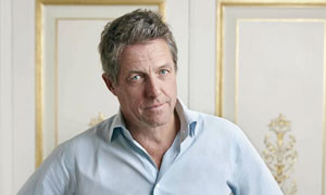 Hugh Grant con gli attivisti anti Boris Johnson: oggi la marcia a Londra