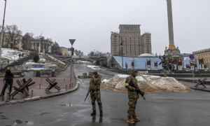 Guerra in Ucraina: intensificati i bombardamenti sulle citt&agrave;, la Russia alle porte di Kiev