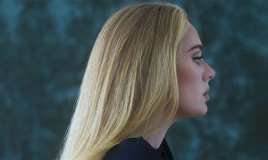 Adele, l'album &quot;30&quot; &egrave; il pi&ugrave; venduto al mondo nel 2021