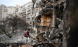 E' il ventesimo giorno di guerra in Ucraina, edificio colpito a Kiev: almeno due morti