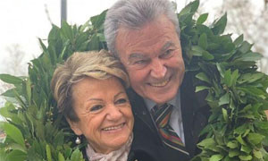 A 76 anni si laurea per la quinta volta