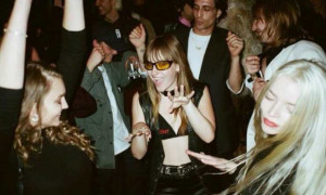 Anya Taylor-Joy, la Regina degli scacchi, a Los Angeles con i Maneskin
