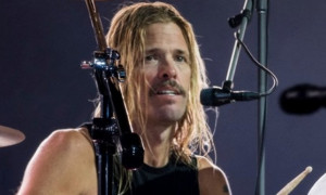 &Egrave; morto Taylor Hawkins, batterista dei Foo Fighters: aveva 50 anni
