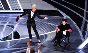 Oscar 2022: Liza Minelli in sedia a rotelle accompagnata da Lady Gaga, vinse l&rsquo;Oscar 50 anni fa