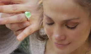 Il rarissimo diamante verde regalato da Ben Affleck a Jennifer Lopez: le curiosit&agrave;
