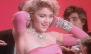 All'asta l'iconico abito rosa di Madonna nel video &quot;Material girl&quot;
