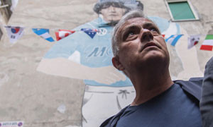 Mourinho a Napoli omaggia Maradona al murale dei Quartieri Spagnoli