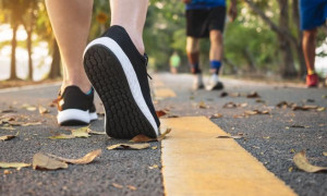Camminare almeno 10 minuti al giorno fa allungare la vita