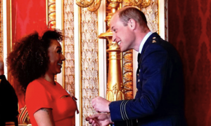 Il Principe William premia la Spice Girl Mel B per il suo impegno contro la violenza sulle donne