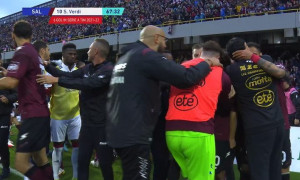 Spintoni e provocazioni tra Salernitana e Cagliari