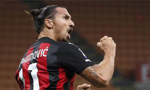 Ibrahimovic spacca il vetro del bus del Milan, autista sconcertato