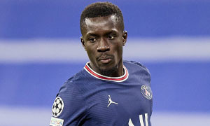 Il centrocampista Gueye lascia il PSG prima della partita