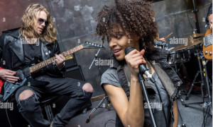 I giovani riscoprono la musica rock e i vinili