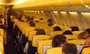 Sul volo Ryanair lo steward saluta in sardo, applausi e risate