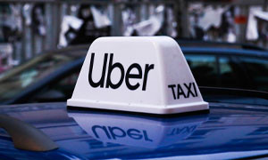 Tra Uber e taxi scoppia la pace: storico accordo, si parte da Roma