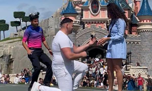 La proposta di matrimonio rovinata da un dipendente a Disneyland Paris