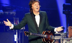 Paul McCartney compie 80 anni