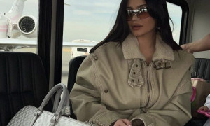 Kylie Jenner sull'aereo privato per pochi km