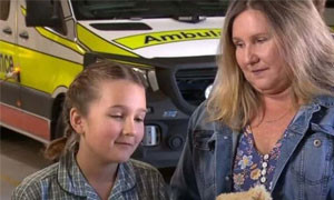 La mamma sviene, la bambina la salva col massaggio cardiaco