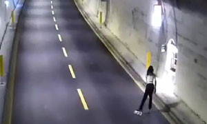 In pattini sull'autostrada, fermata e multata: &quot;Stavo solo seguendo il navigatore&quot;