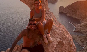 I Ferragnez in posa su un precipizio a Ibiza: bufera sul video