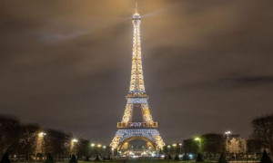 La Tour Eiffel si spegner&agrave; prima a causa del caro energia
