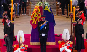 Tutto pronto per i funerali della Regina Elisabetta: attesi in 2mila