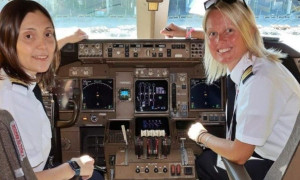 Decolla da Malpensa un Boeing 747 con un equipaggio di sole donne