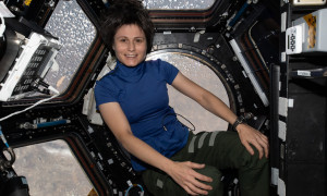 AstroSamantha saluta la Sardegna e Cagliari dallo Spazio