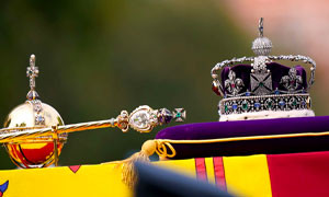 Che fine faranno abiti e gioielli della Regina Elisabetta ?