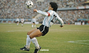 Maradona, il pallone della &quot;Mano di Dio&quot; andr&agrave; all'asta per pi&ugrave; di 3 milioni di dollari