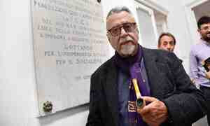 Achille Occhetto annuncia la morte del figlio Malcom