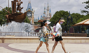 Shangai: Disney Resort chiuso per Covid, visitatori bloccati in attesa di tampone