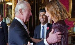 Re Carlo III incontra Stella McCartney: imbarazzo per la stilista