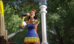 Katy Perry nello spot di Natale della Lego