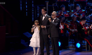 Andrea Bocelli si &egrave; esibito insieme ai figli di fronte al Re Carlo III e alla royal family