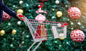 Natale: 6 italiani su 10 spenderanno meno degli altri anni, ecco quanto