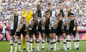 Qatar 2022: Germania che scivolone, ma la protesta fa il giro del mondo