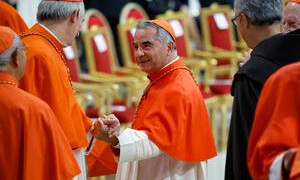 Il cardinale Angelo Becciu in chat riferendosi al Papa: &quot;Vuole la mia morte&quot;