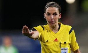 Mondiali Qatar 2022: la prima volta di una donna arbitro, ecco chi &egrave;