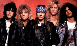 Guns N'Roses contro un negozio d'armi online: l'accusa &egrave; di utilizzare il loro nome