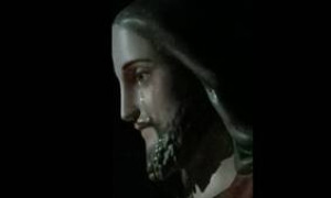 Torino, la statua di Ges&ugrave; piange: &egrave; miracolo o bufala?