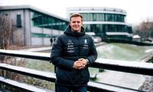 Mick Schumacher saluta la Ferrari: sar&agrave; pilota di riserva alla Mercedes