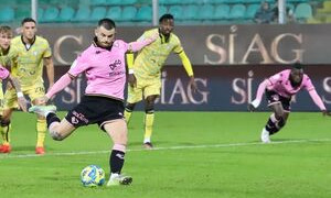 Serie B, per il Cagliari un brutto passo falso a Palermo