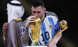 Mondiali, Leo Messi ha trascorso la prima notte da campione del mondo con la Coppa