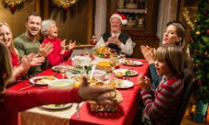 Natale 2022: ecco quanto spenderanno in media le famiglie per pranzo e cenone