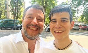Milano, rapinato il figlio di Salvini: ecco cosa &egrave; successo