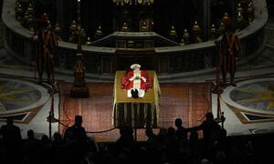 Funerali Benedetto XVI: ecco la data. Esequie presiedute da Papa Francesco