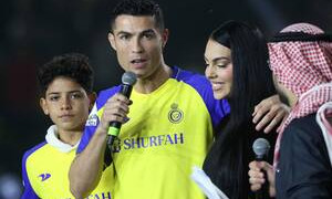 Calcio: CR7 &egrave; il giocatore pi&ugrave; pagato al mondo, ma il pi&ugrave; ricco non &egrave; lui