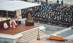 Funerali Benedetto XVI, l'omelia di Papa Francesco: "Ha testimoniato il Vangelo nella sua vita"